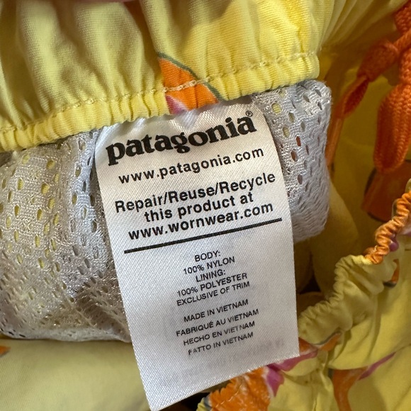 Patagonia Women Barely Baggies Shorts 2.5 Melon Cantaloupe Yellow size small - Picture 9 of 9